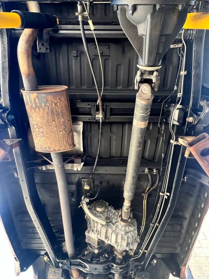 Truck drivetrain and driveshaft awaiting Ice Blast Works dry ice cleaning